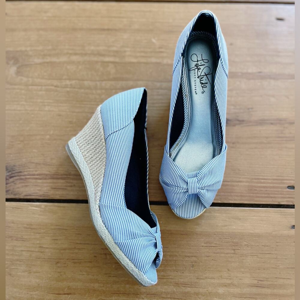 Life Stride Blue & White Striped Seersucker Wedges Size 5.5 EUC - Picture 5 of 13